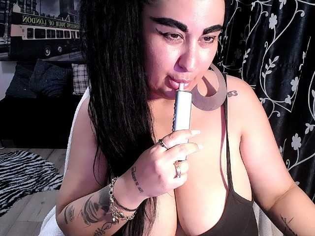 NaturalWoman live cam on BongaCams