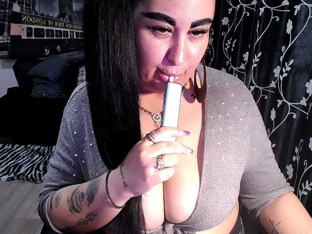 NaturalWoman live cam on BongaCams