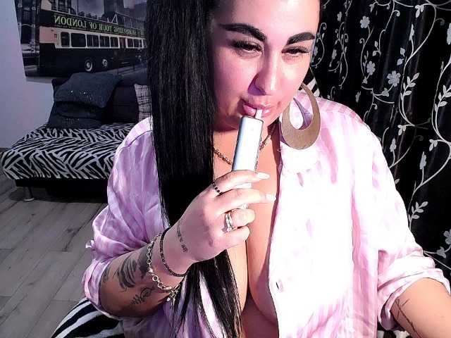 NaturalWoman, en vivo ahora en BongaCams