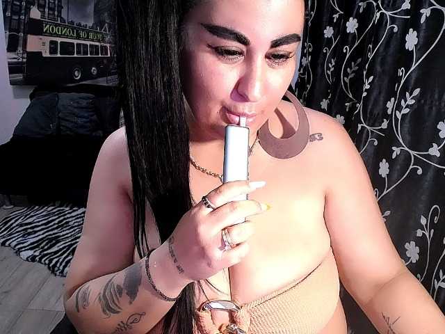 NaturalWoman live cam on BongaCams