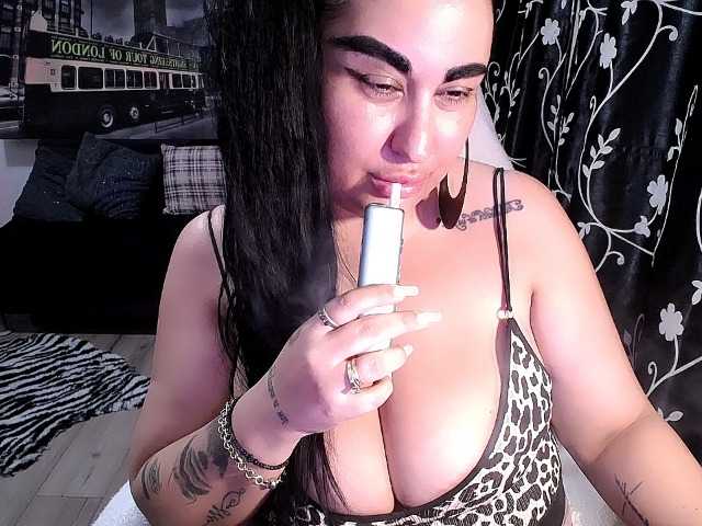 NaturalWoman live cam on BongaCams