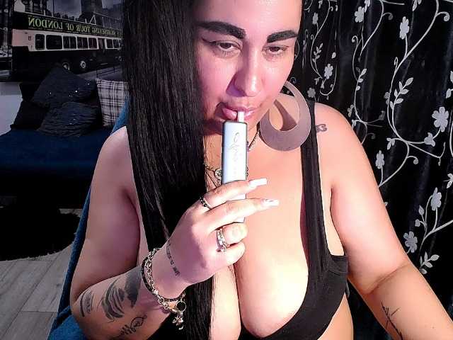 NaturalWoman live cam on BongaCams