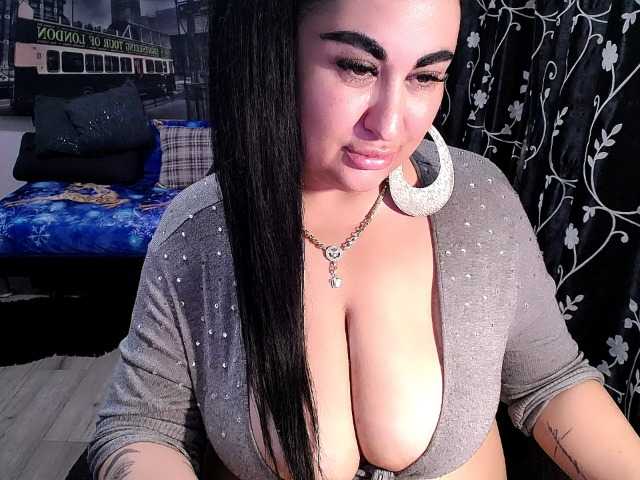 NaturalWoman live cam on BongaCams