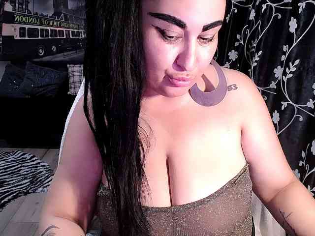 NaturalWoman webcam