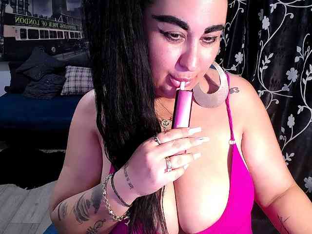 NaturalWoman webcam