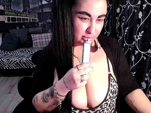 NaturalWoman webcam