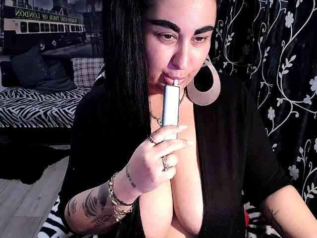 NaturalWoman webcam