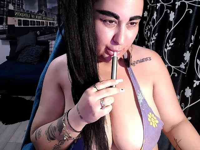 NaturalWoman webcam