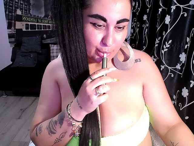 NaturalWoman webcam