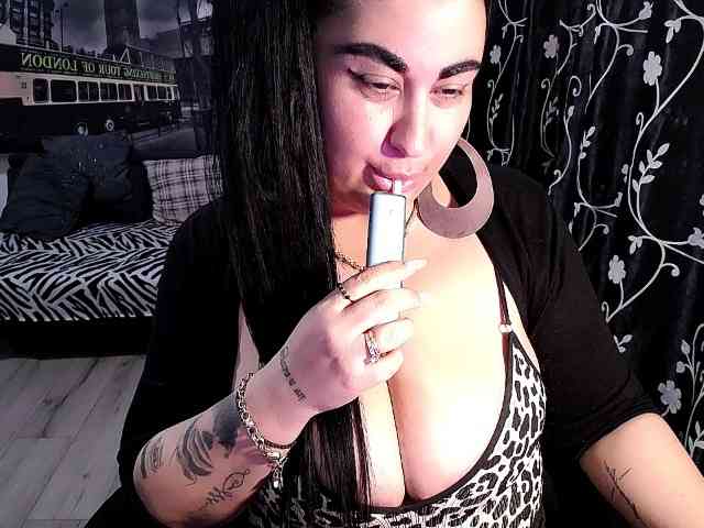 NaturalWoman webcam