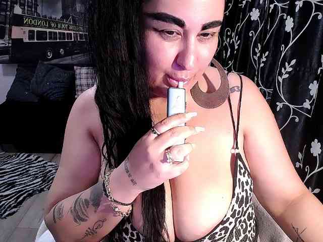 NaturalWoman webcam