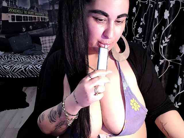 NaturalWoman webcam