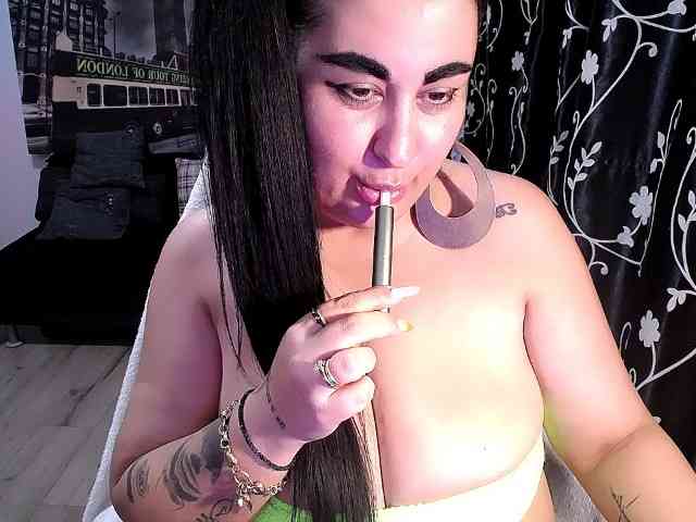 NaturalWoman webcam