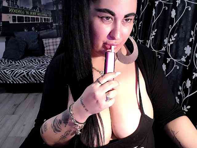 NaturalWoman webcam