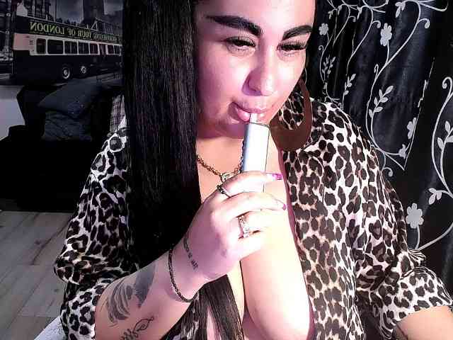 NaturalWoman webcam