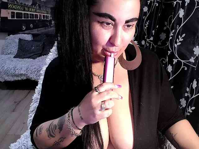 NaturalWoman webcam