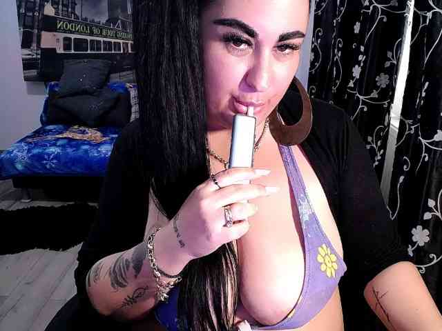 NaturalWoman webcam