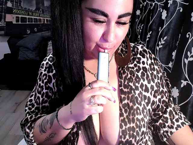 NaturalWoman webcam