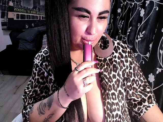 NaturalWoman webcam