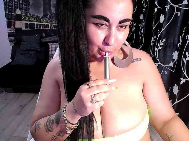 NaturalWoman webcam