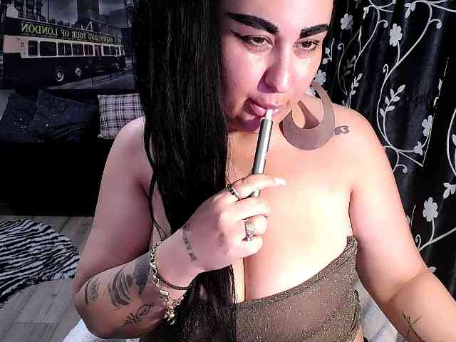 NaturalWoman webcam