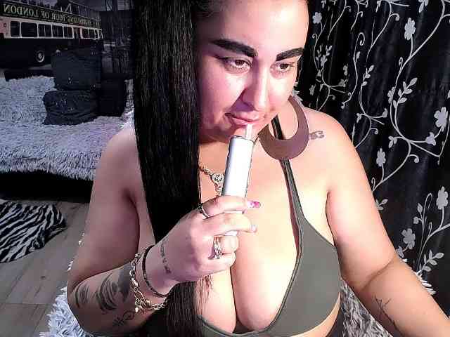 NaturalWoman webcam