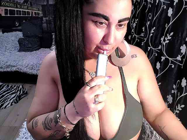 NaturalWoman webcam