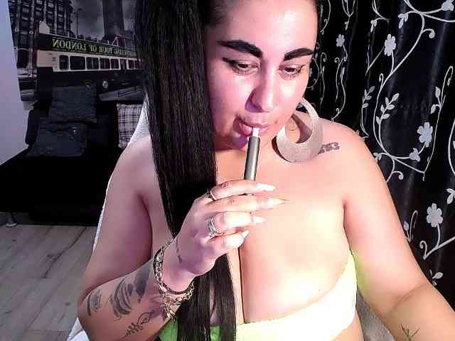 NaturalWoman webcam