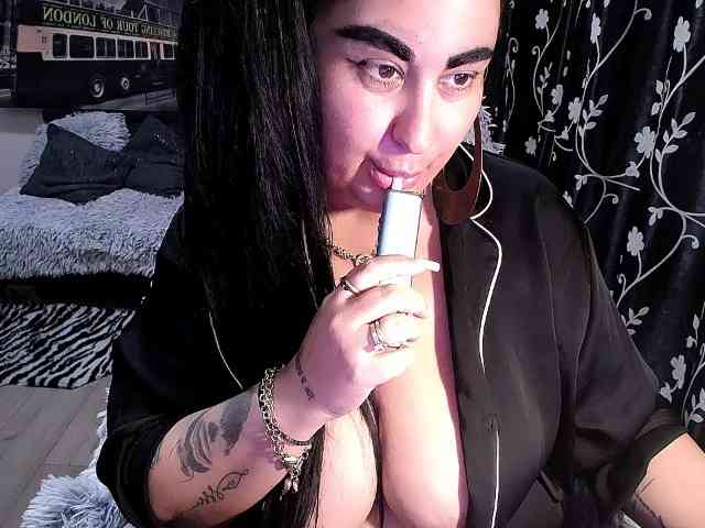 NaturalWoman webcam