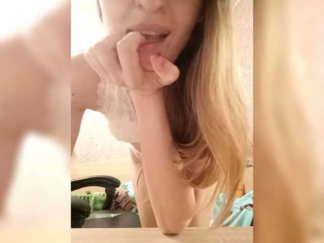 SoftLuna live cam on BongaCams