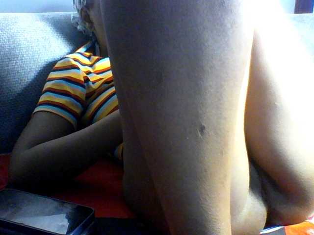le modèle Happie est en webcam porno dans un show sur le site bongacams, il possède les tags suivants: Ebony,Brunette,Shaved