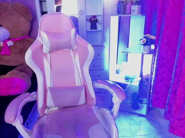 LianyTaylor webcam