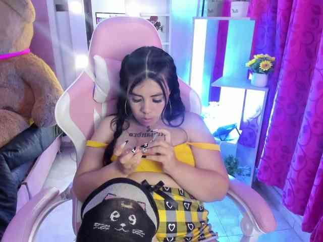 LianyTaylor webcam