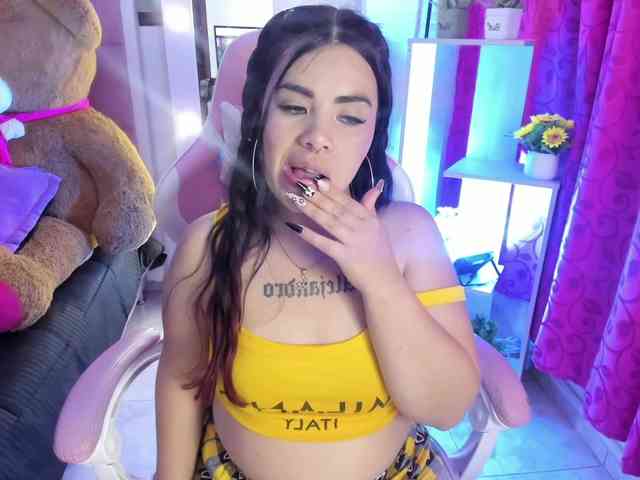 LianyTaylor webcam