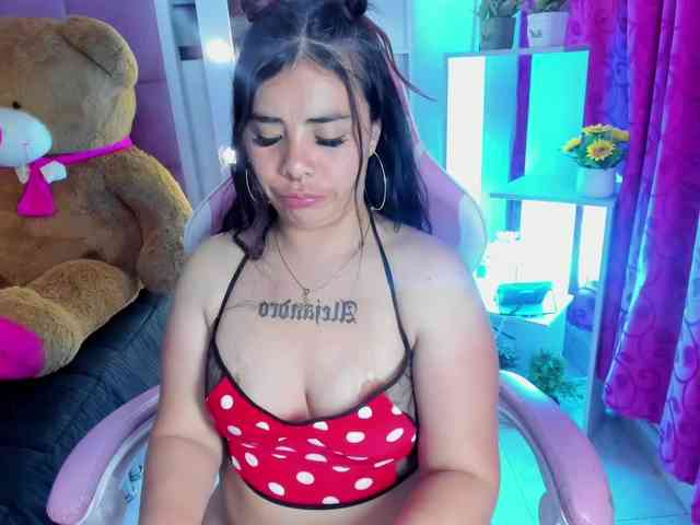 LianyTaylor webcam