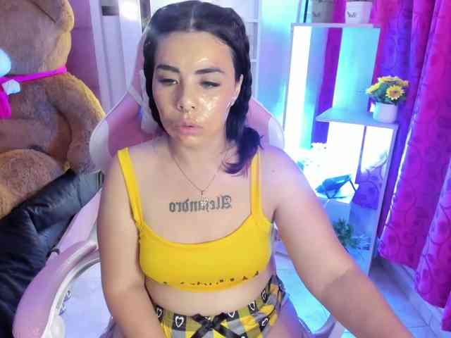 LianyTaylor webcam