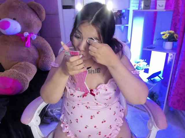 LianyTaylor webcam