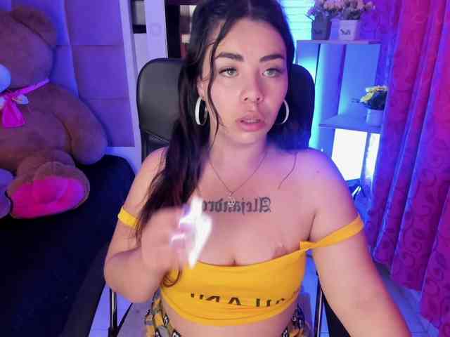LianyTaylor webcam
