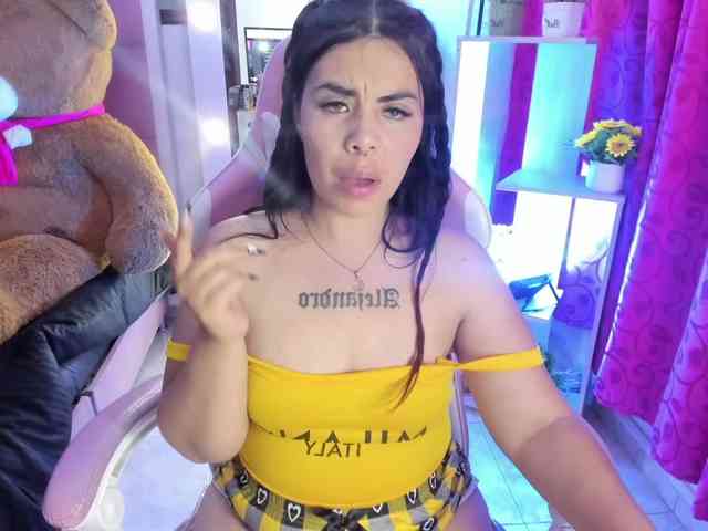LianyTaylor webcam