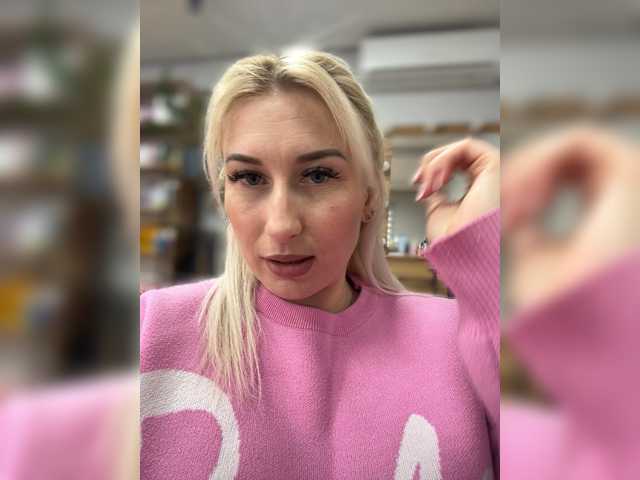 le modèle LikaSex est en webcam porno dans un show sur le site bongacams, il possède les tags suivants: White/Caucasian,Blonde,Shaved