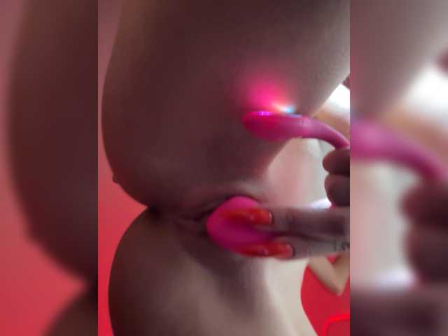 Kiki-77 live cam on BongaCams