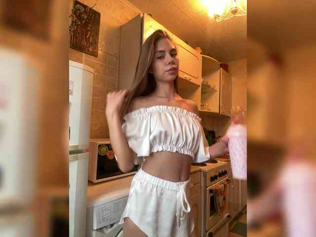Kiki-77 webcam