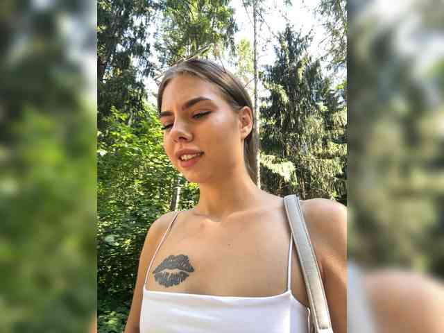Kiki-77 webcam