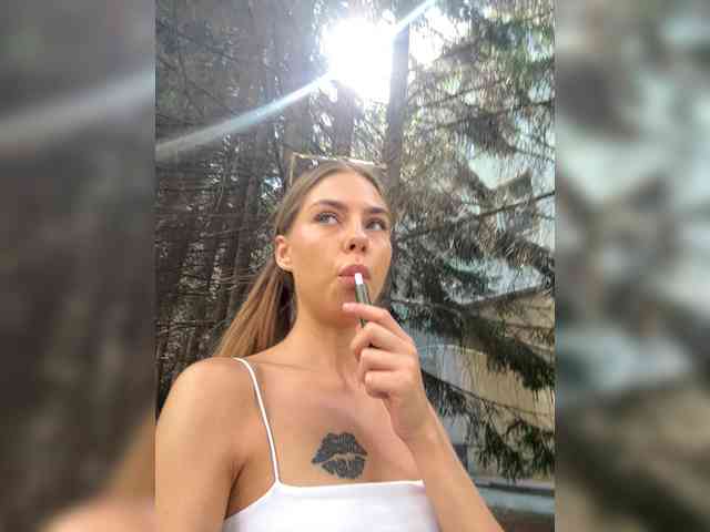 Kiki-77 webcam