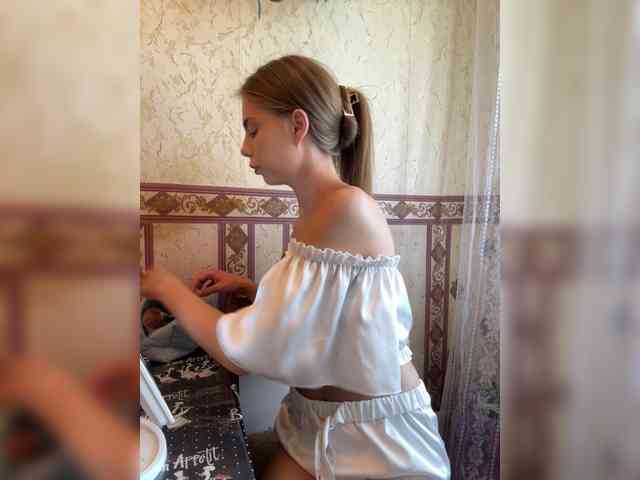 Kiki-77 webcam