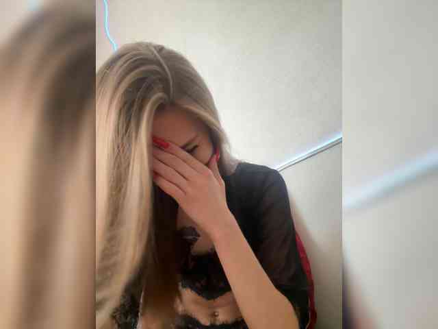 Kiki-77 webcam