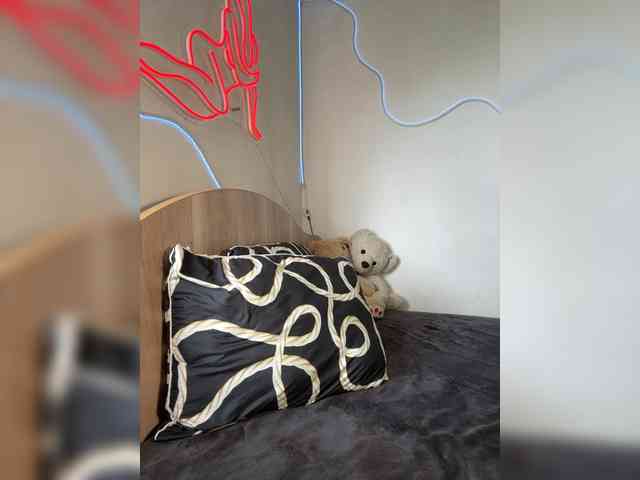 Kiki-77 webcam