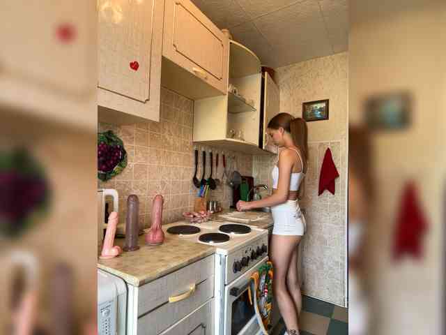 Kiki-77 Sex Cam Show
