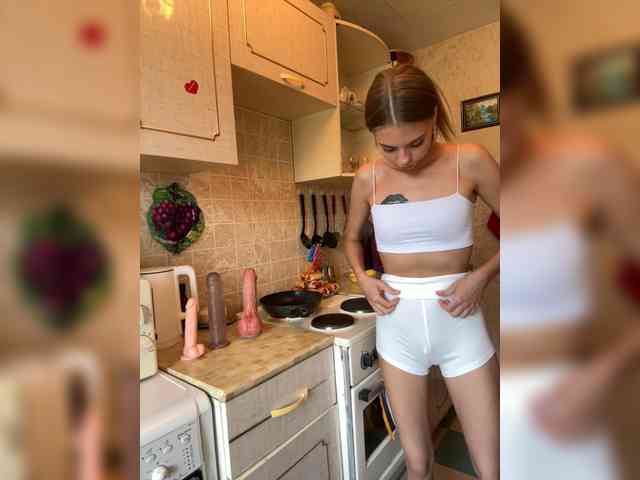 Kiki-77 Sex Cam Show