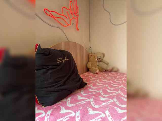 Kiki-77 Sex Cam Show